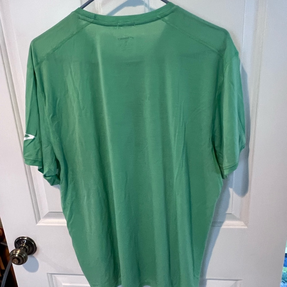 Brooks Luck of the Run Shirt NWOT 🍀 - Picture 6 of 10